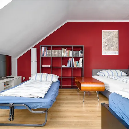 Gemuetliche Und Zentrale Dachwohnung Mit Parkplatz Und Netflix Appartamento Lipsia