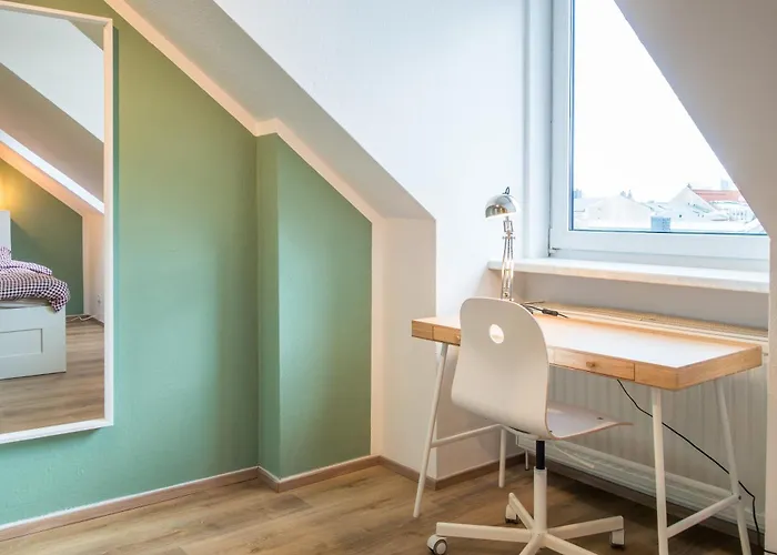 Gemuetliche Und Zentrale Dachwohnung Mit Parkplatz Und Netflix