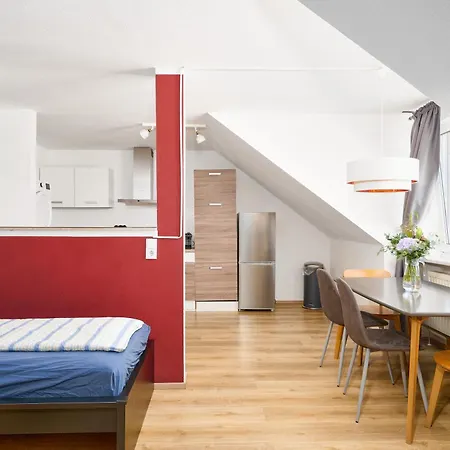 Gemuetliche Und Zentrale Dachwohnung Mit Parkplatz Und Netflix Daire