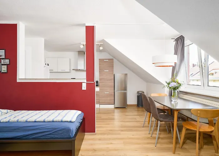 Gemuetliche Und Zentrale Dachwohnung Mit Parkplatz Und Netflix Daire